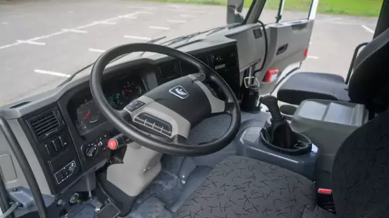 KAMAZ 8x4 65201 třístranný skl.