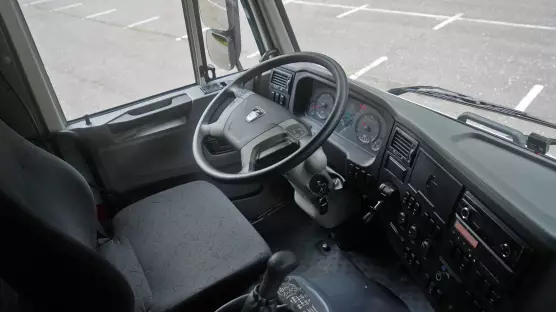 KAMAZ 8x4 65201 třístranný skl.