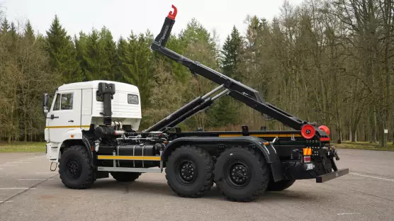 KAMAZ 6x6 43118 hákový nosič